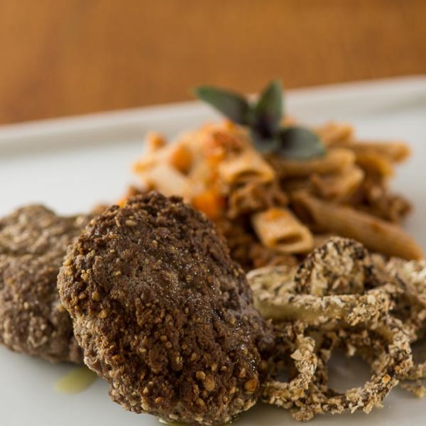 Polpetone de aveia com mussarela de búfala