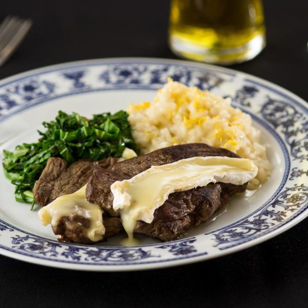 Filé mignon com queijo brie