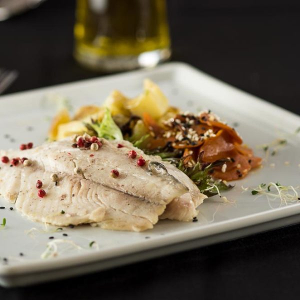 Saint Peter com lâminas de amêndoas